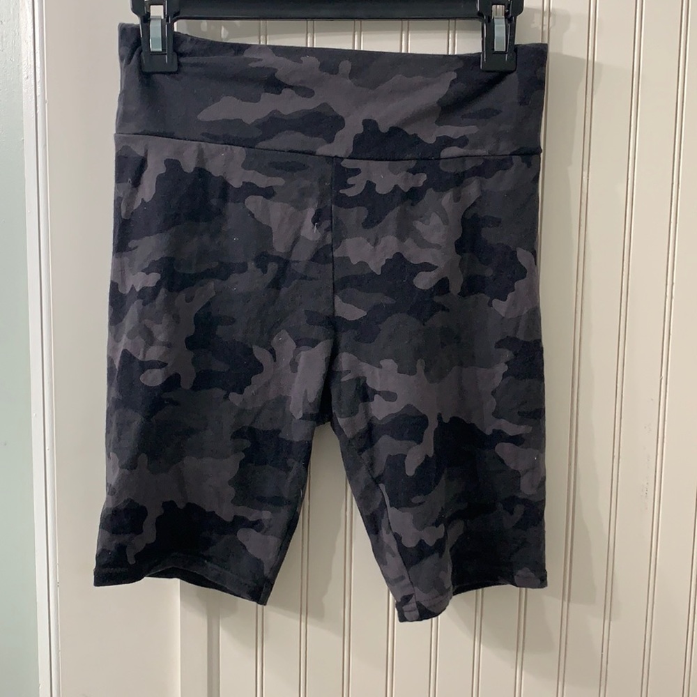 Women’s wild fable camo biker shorts, never worn